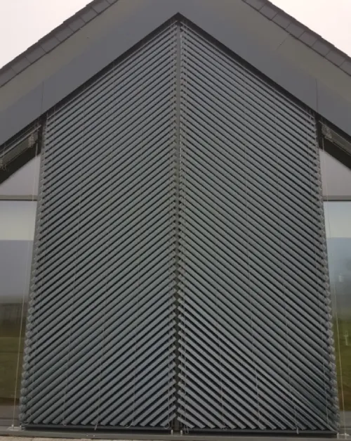 Store BSO inclinée CETTA sur maison